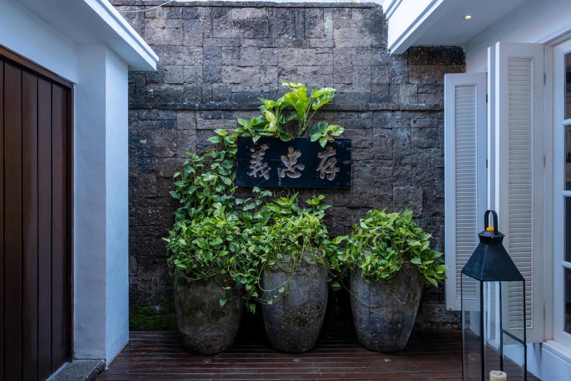 Mosan House - Unique Art-Filled Gem In Perfect Location A Short Walk From The Beach Or Seminyak Square Including Ac Office For Remote Working 외부 사진